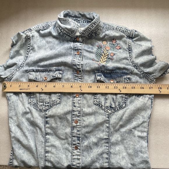 Ryan Michael Western Shirt Women Small Blue Embroidered Floral Denim Skull Top - Picture 7 of 10